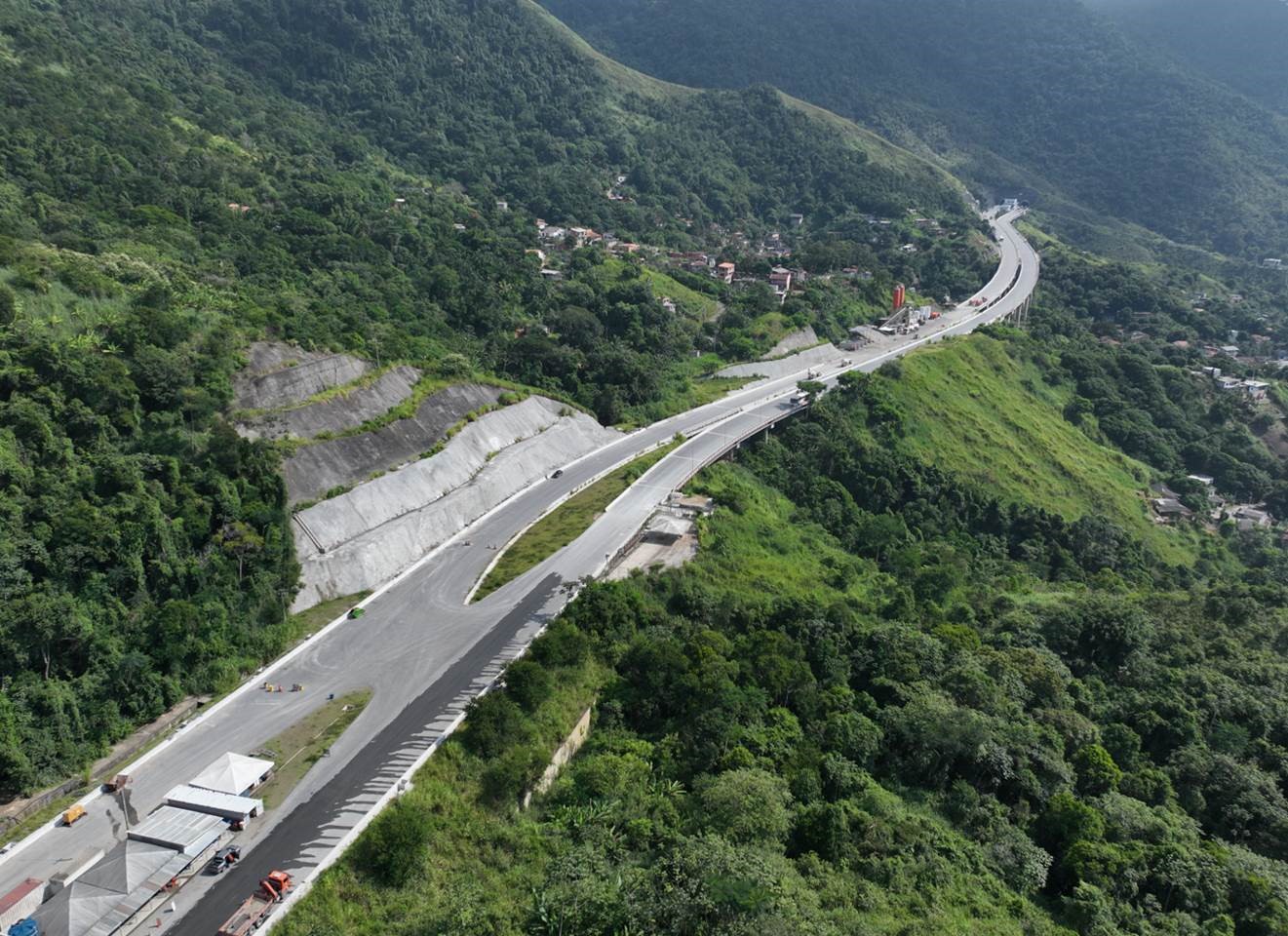 rodovia dos Tamoios, que terá interditação para instalação de portal para teste do sistema free flow