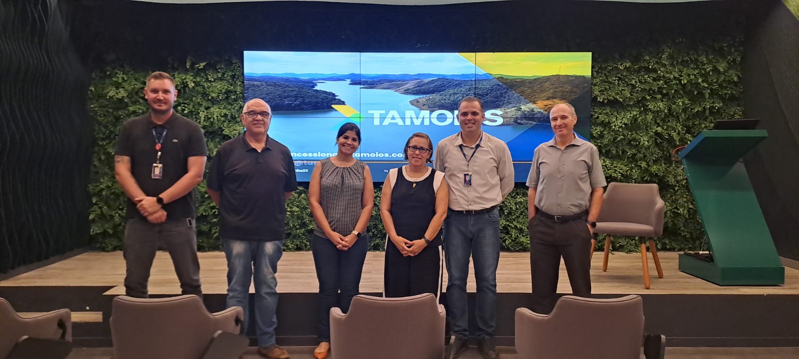 Integrantes das equipes da Tamoios e do Cemaden