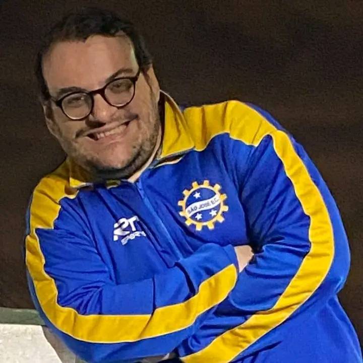 Cezar Trunkl tem a maior coleção de camisas do São José EC