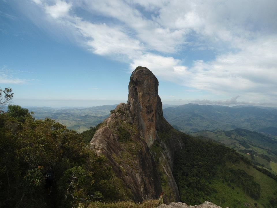 Unidade de Conservação Ambiental da Pedra do Baú em São Bento do Sapucaí; governo de SP prorroga fechamento por risco de incêndio