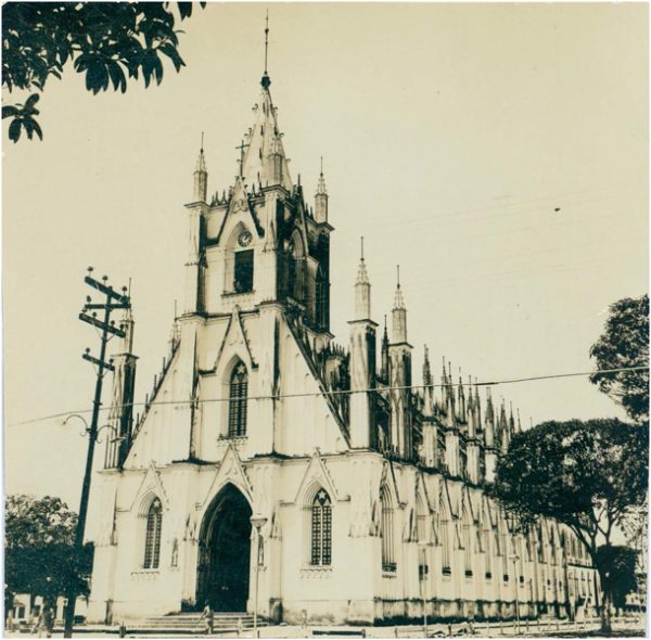 Templo de Santa Teresinha em Taubaté, o primeiro Santuário no mundo erguido em homenagem á Santa