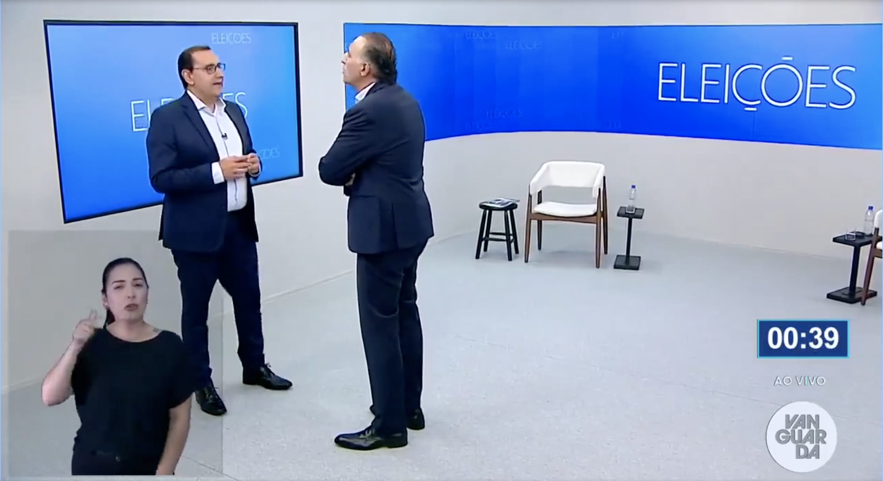 cury e anderson se encarando em debate na tv vanguarda