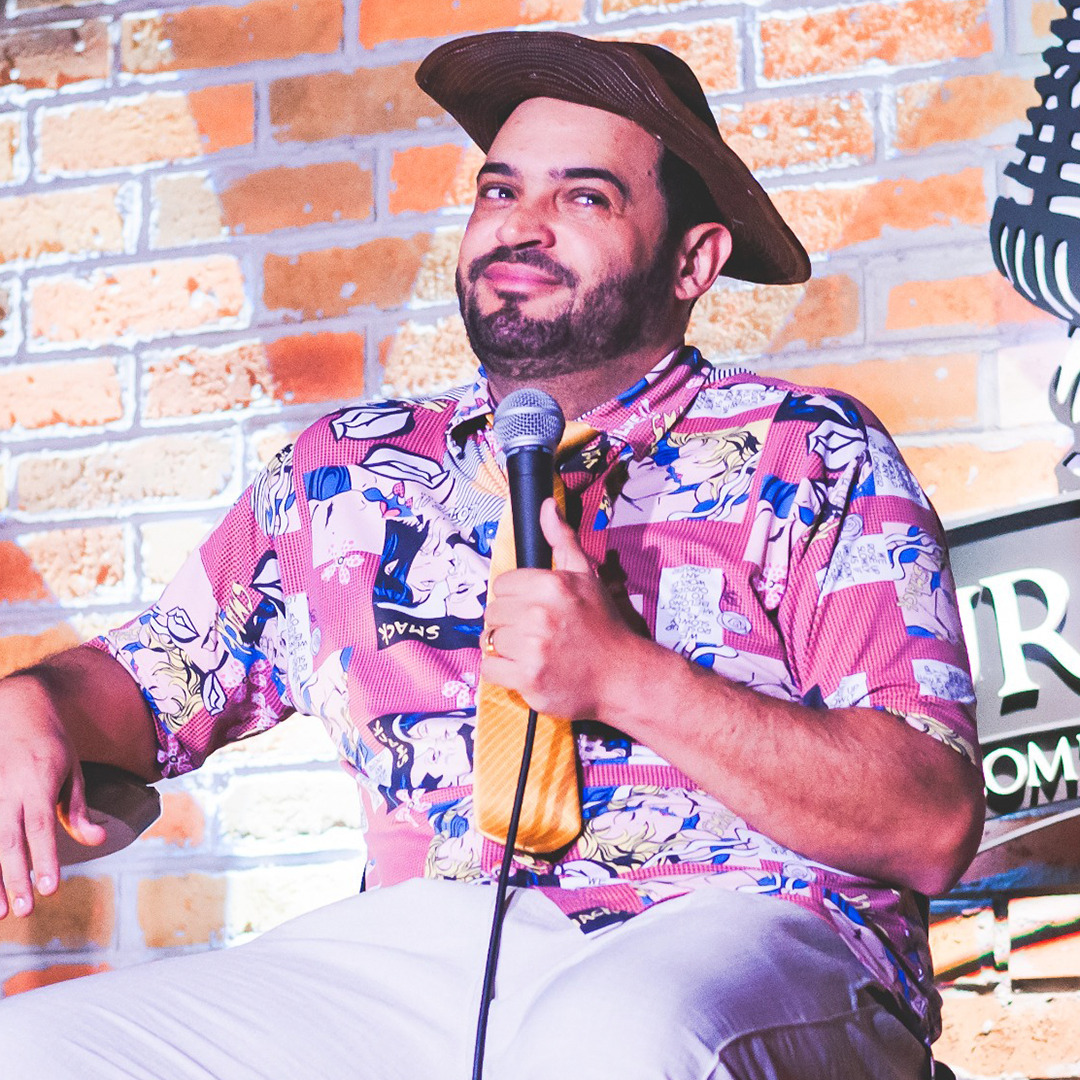 matheus ceará em apresentação de stand-up