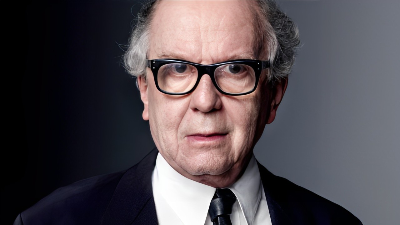 washington olivetto em foto de estúdio com óculos e terno