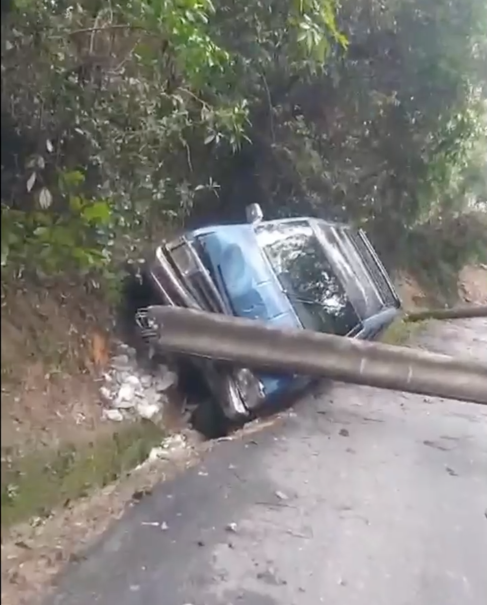 carro que bateu em poste