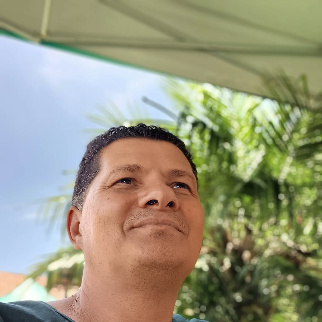 izaías santana olhando para o horizonte