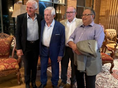 fernando de mendonça ao lado de companheiros de força aérea brasileira