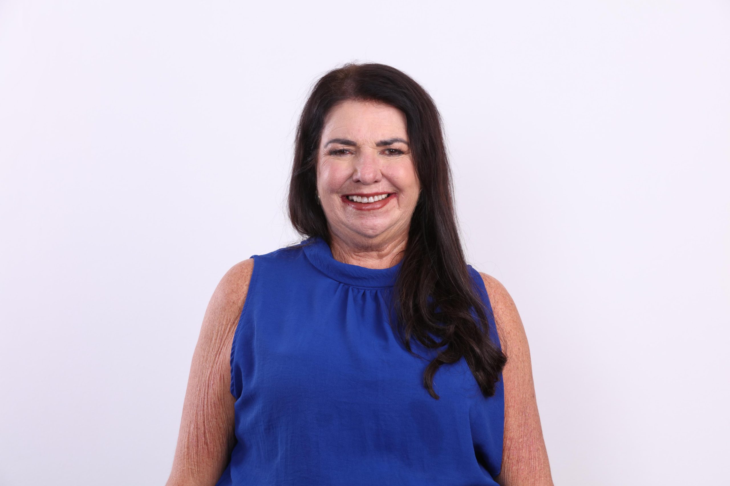 rosana gravena sorrindo para foto