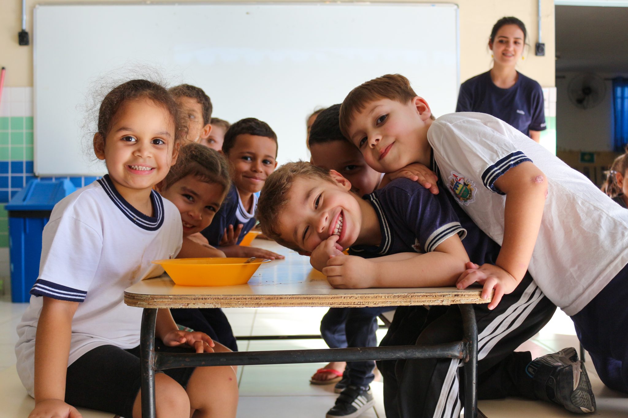 Crianças da rede municipal de ensino de Taubaté; matrículas estão abertas