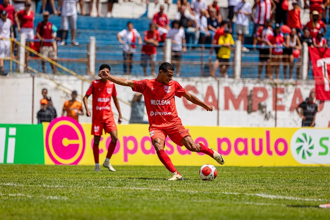jogador do guará emc ampo pela copinha