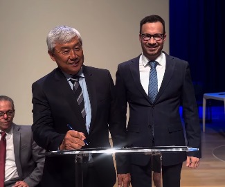 Celso Florencio ao lado do vice-prefeito de Jacarei, Edgard Sasaki, durante posse