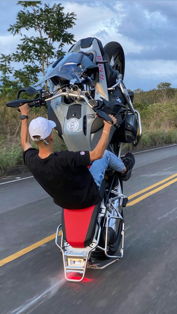 Rua do Grau previa criação de espaço voltado para realização de manobras perigosas de moto em Cruzeiro