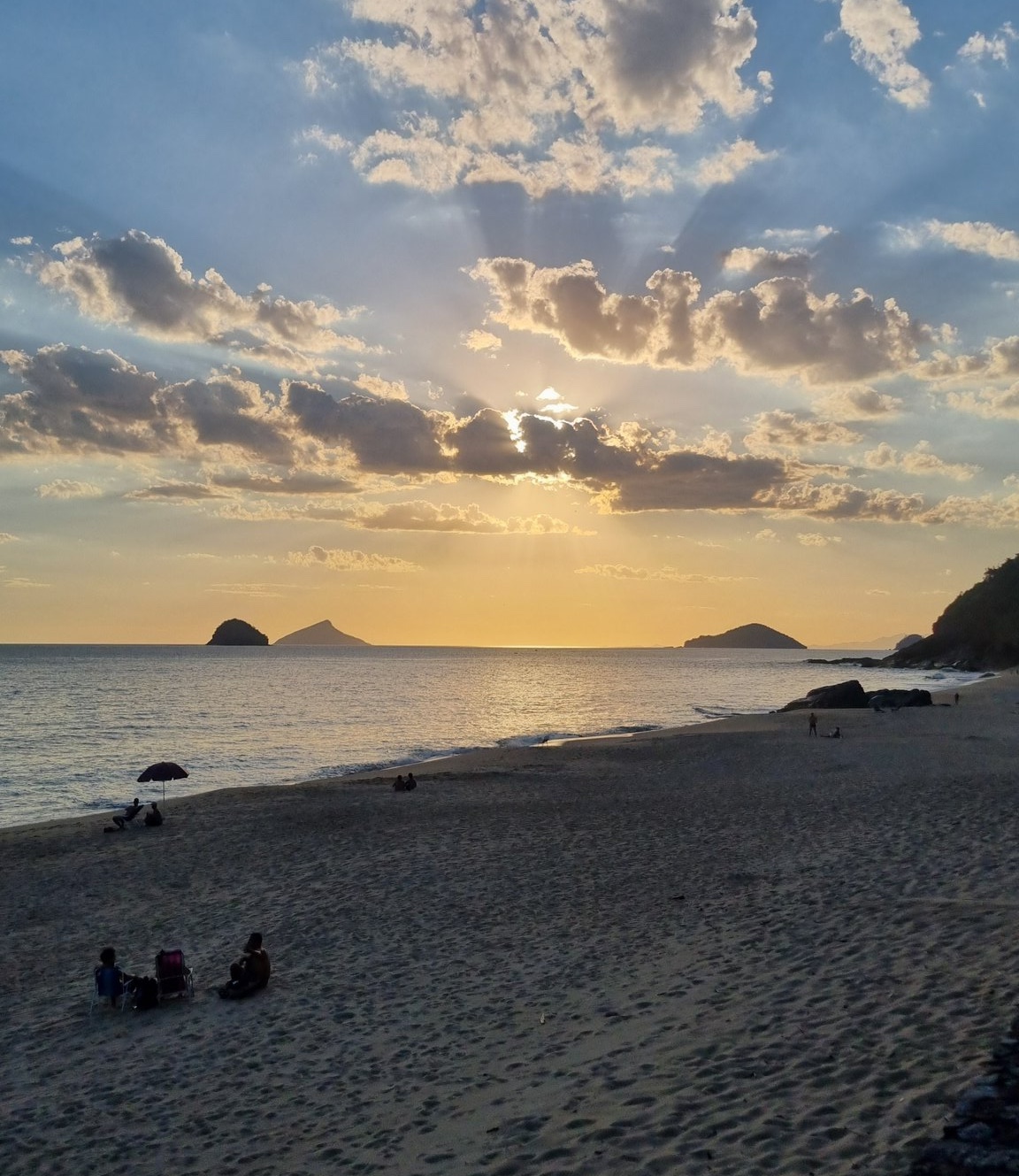 praia de boiçucanga em são Sebastião na virada do ano, em 31 de dezembro, durante fim de tarde