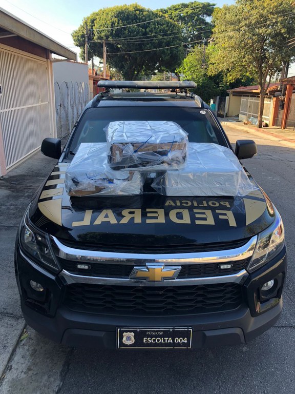 Viatura da Polícia Federal, que esteve em operação na qual carteiro foi preso em SJC
