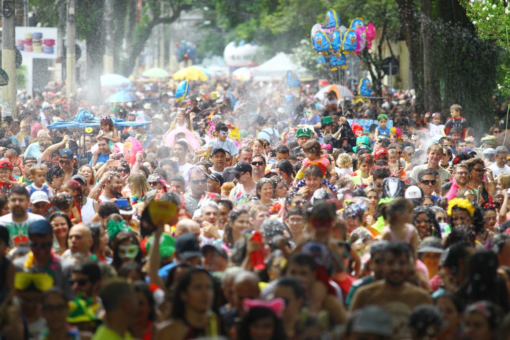Carnaval de rua 2025 em SJC; proibições da prefeitura na festividade entram em vigos