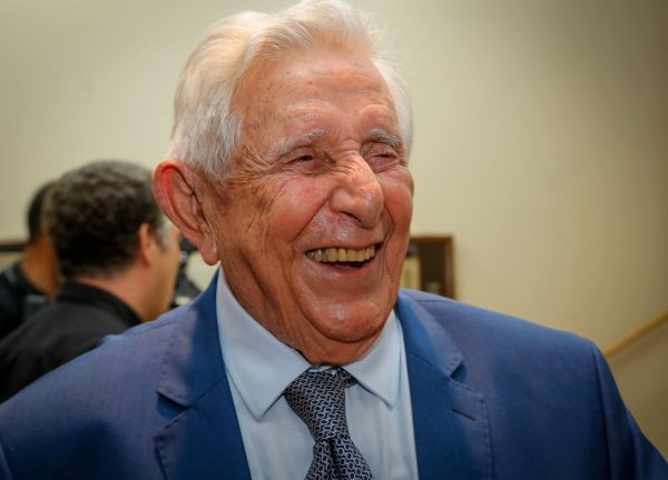Fernando de Mendonça, fundador do INPE, recebeu troféu aos 100 anos