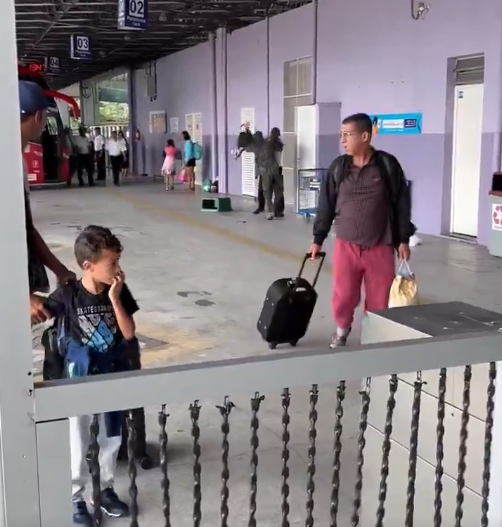 print de briga entre homens na rodoviária de sjc