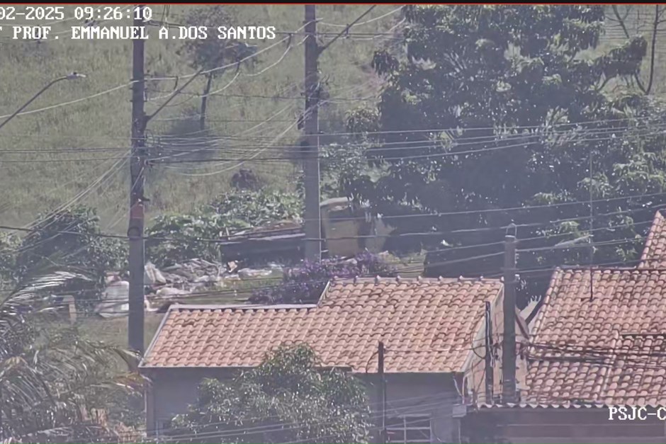 imagem de câmera csi flagrando descarte irregular de lixo