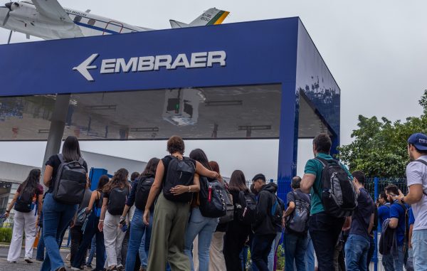 Comunicado circula entre funcionários da Embraer e indica dois dias de home office