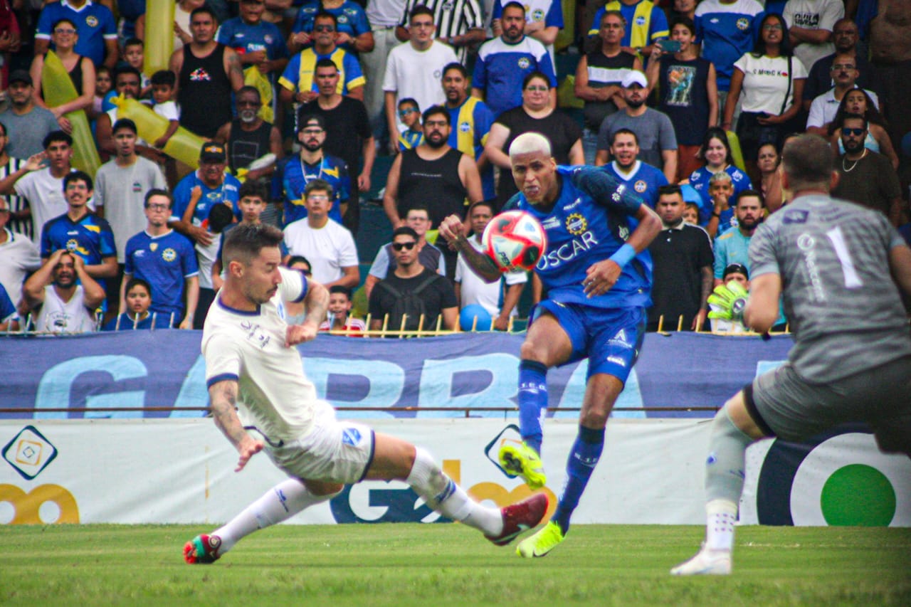 Rodrigo Varana marcou um dos gols do São José no clássico contra o Taubaté