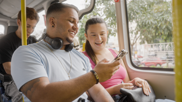 Programa Caçapava um Brinco apresenta novos ônibus com ar-condicionado, Wi-Fi e carregador USB