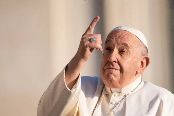 Papa Francisco terá alta neste domingo (23)