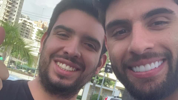 Yuri Alberto chama a atenção ao chegar de Lamborghini em shopping de SJC
