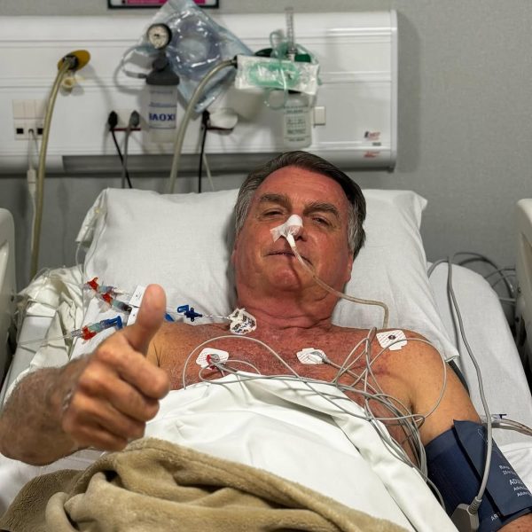 Após 12h de cirurgia, Bolsonaro está em estado estável na UTI