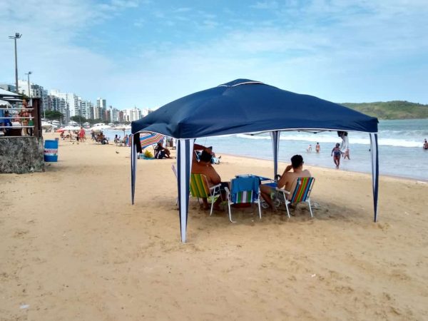 Ubatuba aprova projeto de regras para o uso de tendas nas praias
