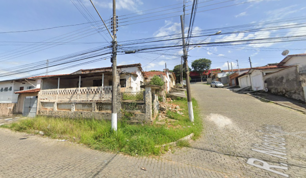 Sequestrada por mais de 24 horas, faxineira é agredida e estuprada em casa abandonada em Cruzeiro