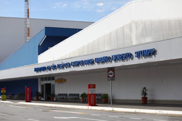 Prefeitura estuda transferir entrada do aeroporto de SJC, mas tema é 'sensível', diz secretário