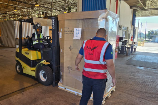 Novo supercomputador do INPE chega a SJC