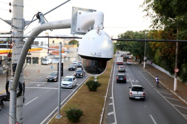 Jacareí aumenta número de câmeras com novo COI