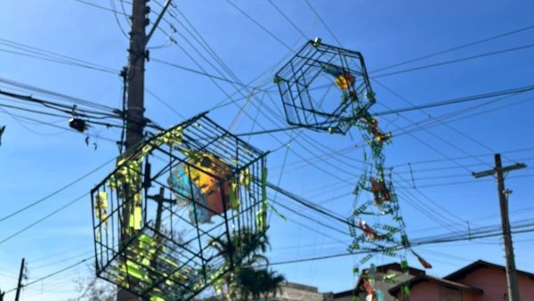 Balão cai em condomínio no centro de Taubaté