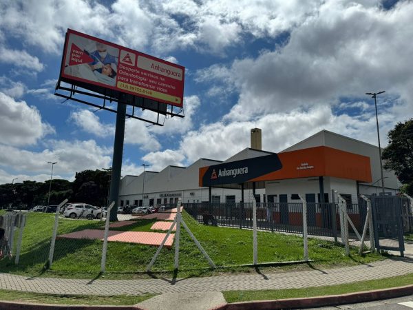 Anhanguera faz feira com quase 4 mil vagas de emprego em SJC