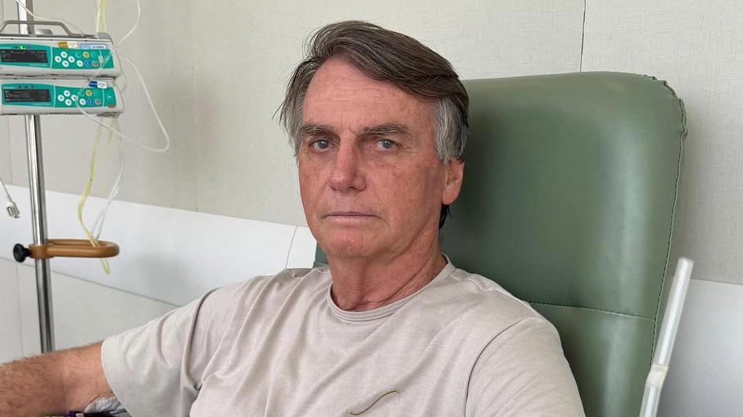 Bolsonaro tem melhora clínica e é transferido da UTI para quarto