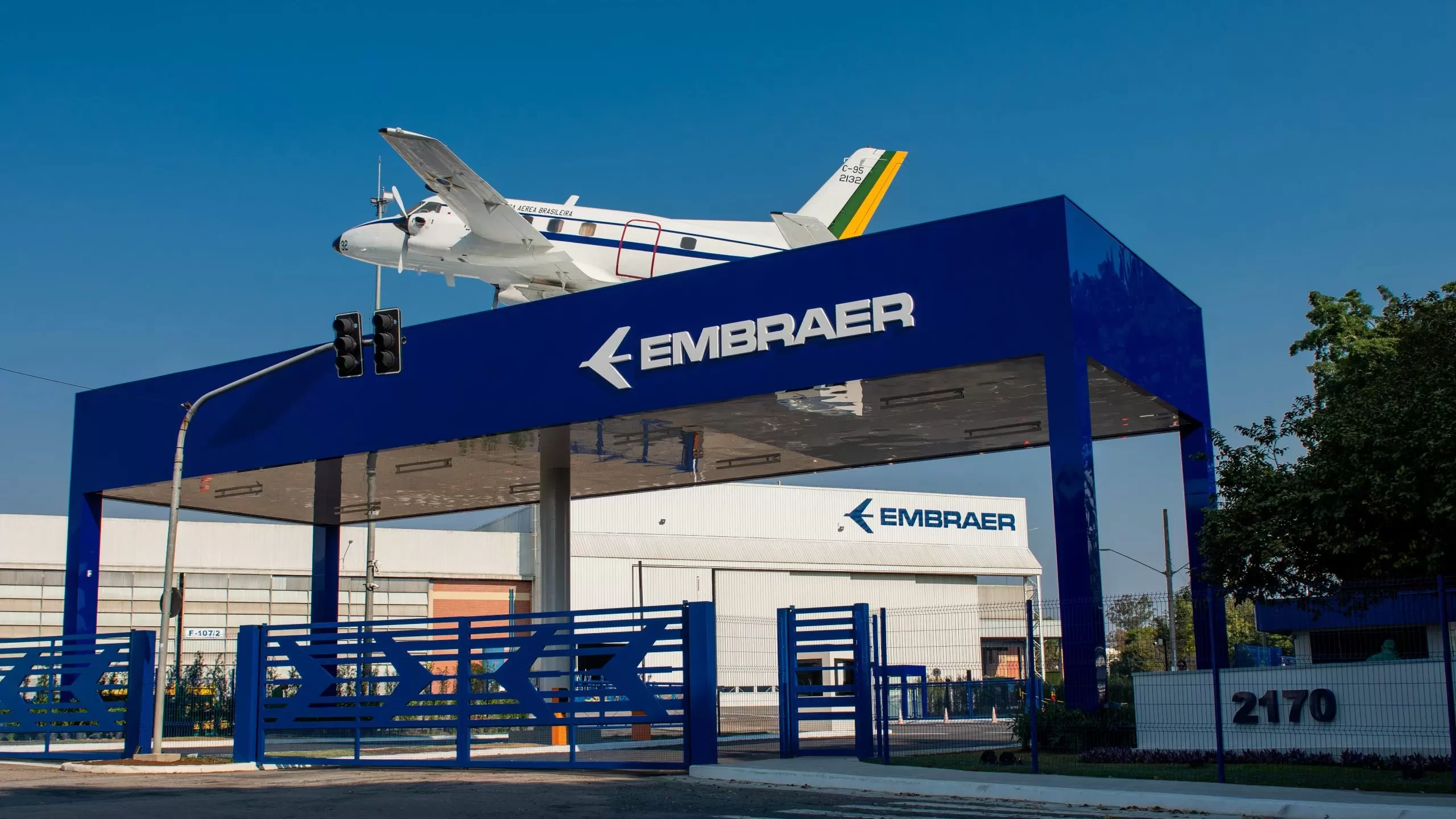 Embraer escapa do tarifaço de Trump e taxa sobre aviões civis segue em 10%