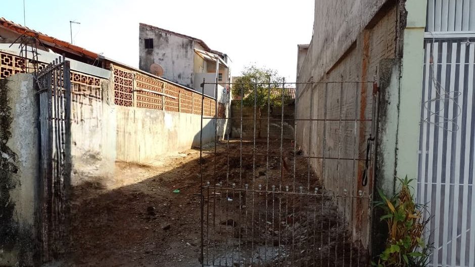 Prefeitura de SJC retira 26 toneladas de entulho de terreno usado para acúmulo compulsivo