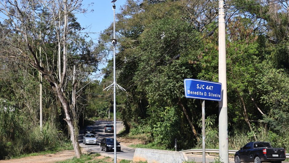 Câmera registra flagrante de descarte irregular