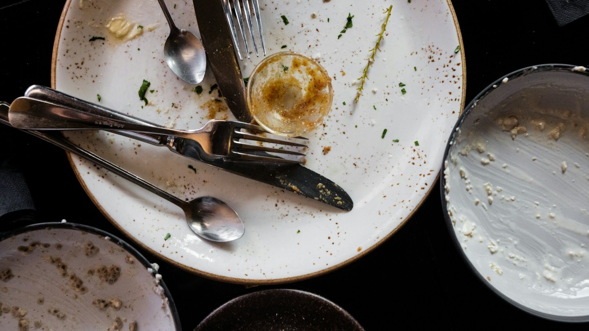 A ironia que vai à mesa (ou vem com ela)