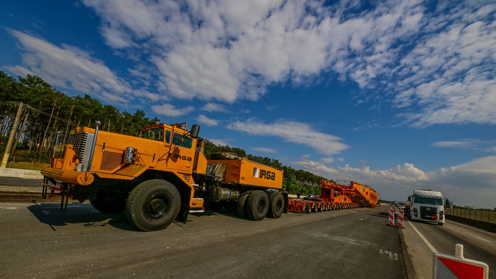 Transporte de maior carga da Dutra retoma deslocamento com novo horário