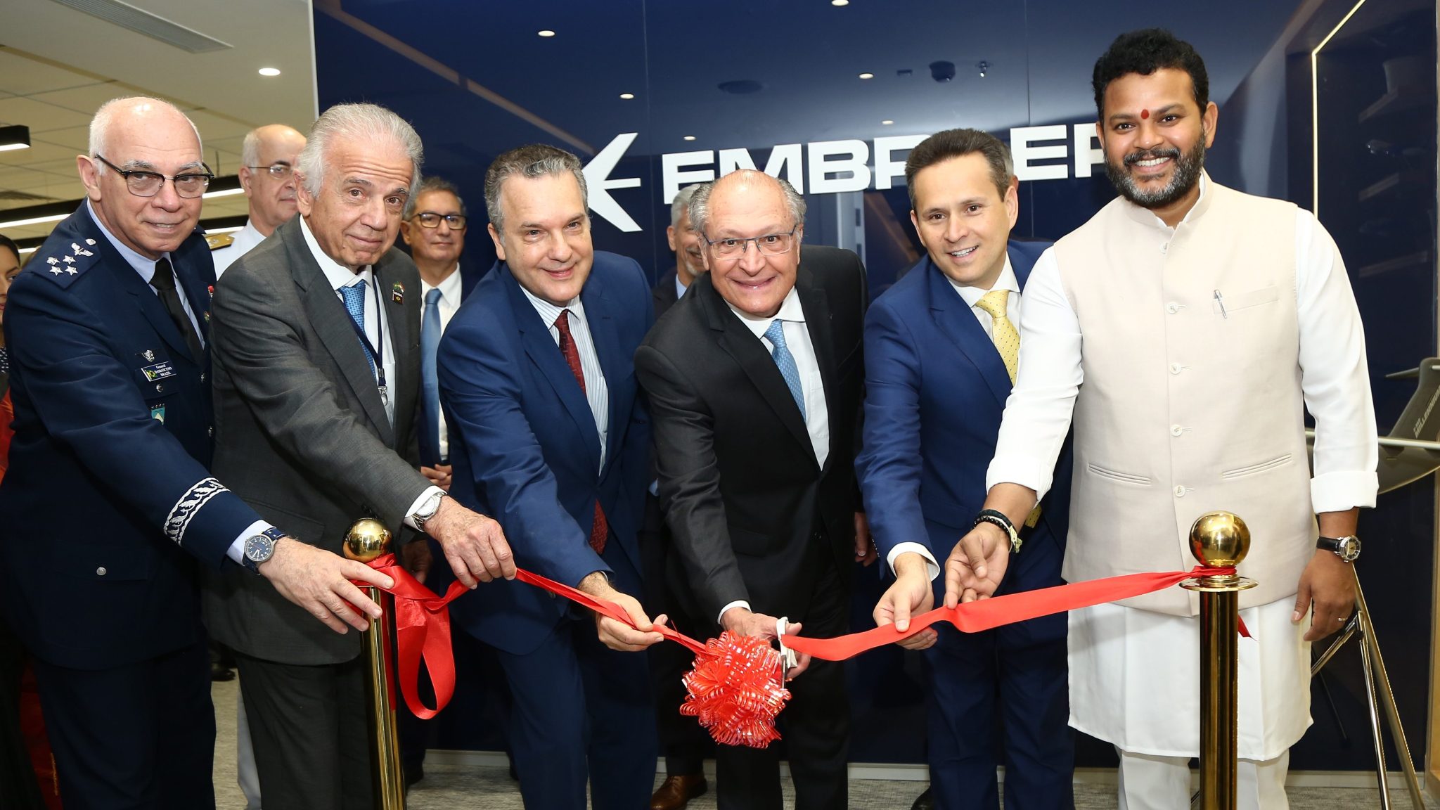 Embraer inaugura sede na Índia com presença de Alckmin e amplia aposta no mercado indiano