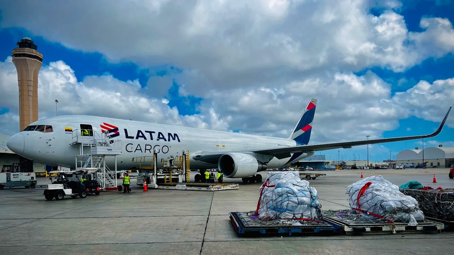 São José dos Campos recebe primeiro voo de carga direto de Bruxelas