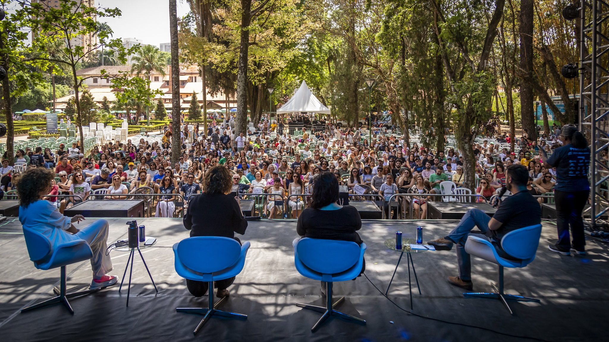 Programação da FLIM no fim de semana busca formar novos leitores; veja os destaques de cada dia