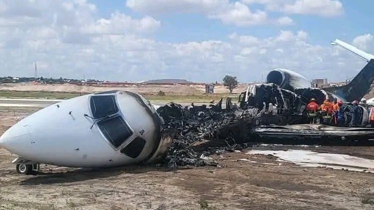 Avião da Embraer com ministro do Congo pega fogo durante pouso; todos os ocupantes saíram ilesos
