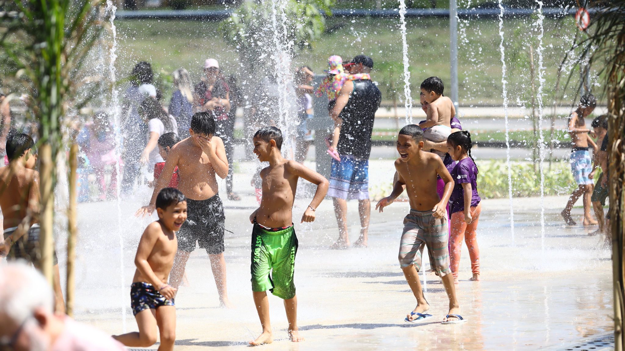 São José abre fontes durante seis dias da semana para a população se refrescar no verão