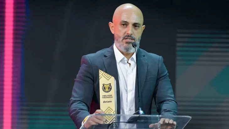 Rafael Guanaes, que iniciou a carreira no Joseense, é eleito o melhor técnico do Brasileirão