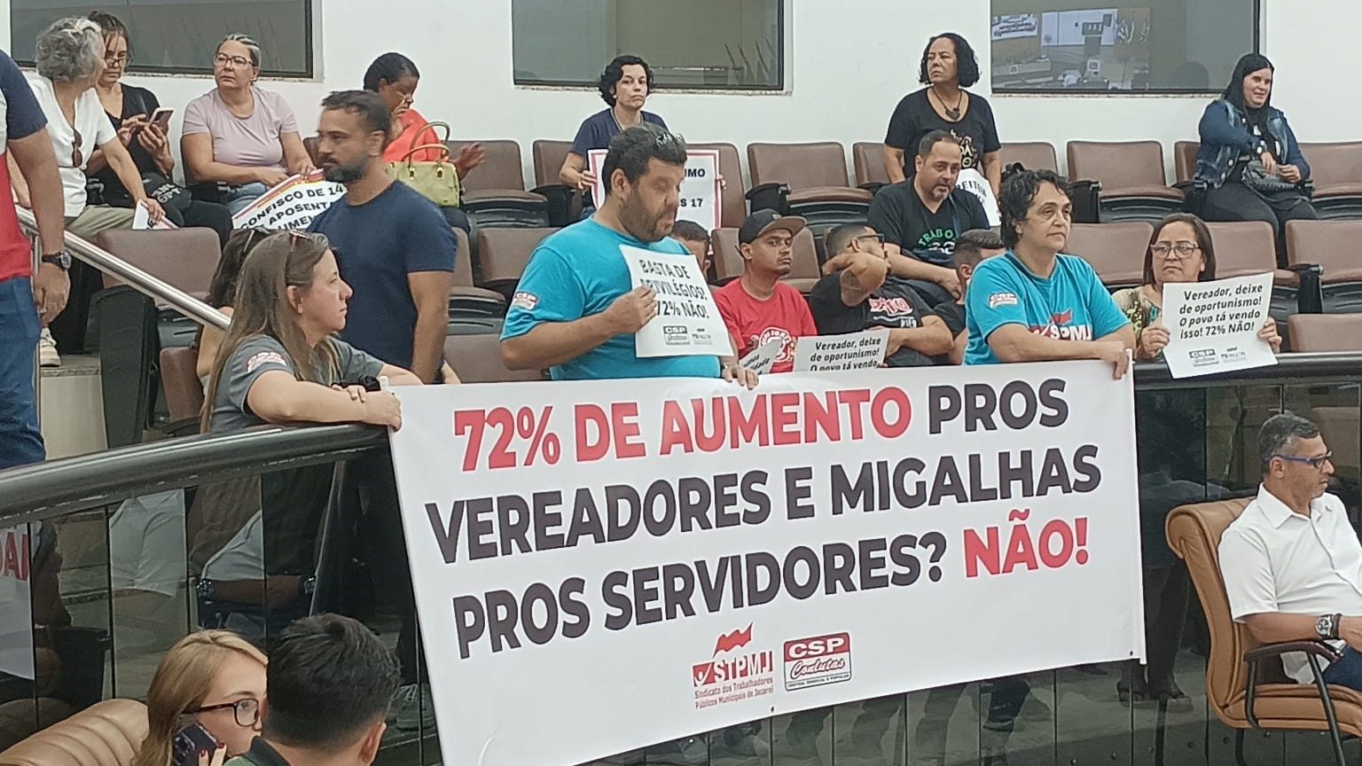 Câmara de Jacareí aprova aumento de 72% nos salários dos vereadores sob protesto de servidores