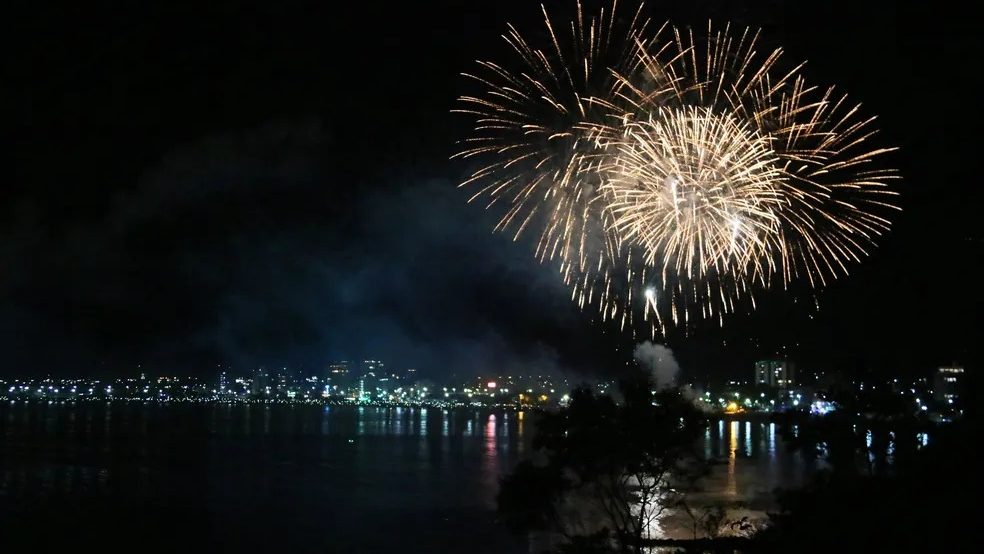 Com expectativa de receber mais de 2 milhões de turistas, Caraguatatuba, São Sebastião, Ubatuba e a Ilhabela terão atrações musicais, DJs e queima de fogos em diversos pontos, garantindo uma festa para toda a família.