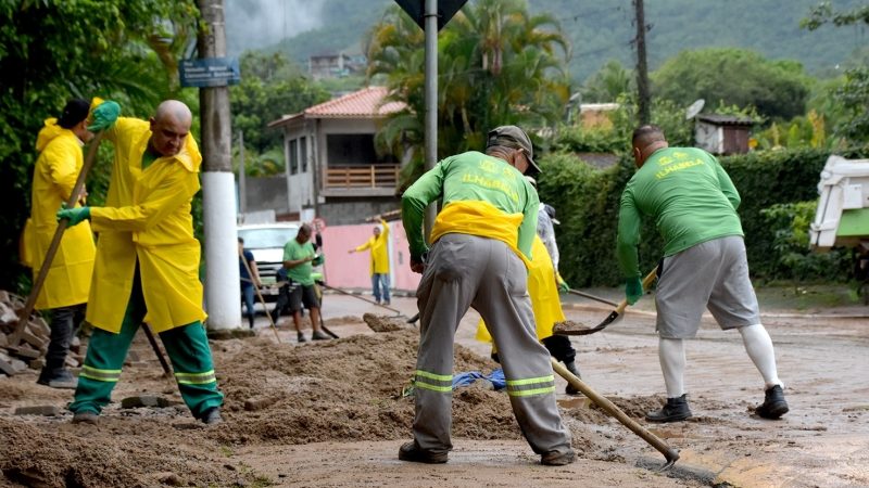 Defesa Civil inicia vistorias e envia ajuda humanitária para Ilhabela após chuvas que deixaram 120 desalojados